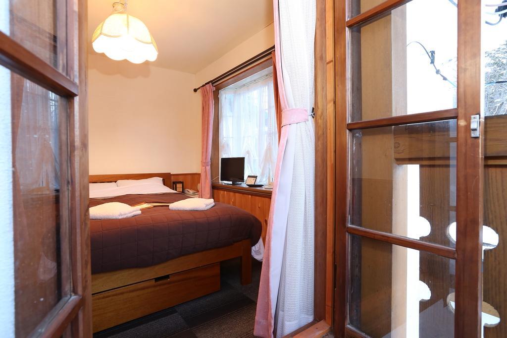 Alpine Wind Bed and Breakfast Hakuba Rum bild
