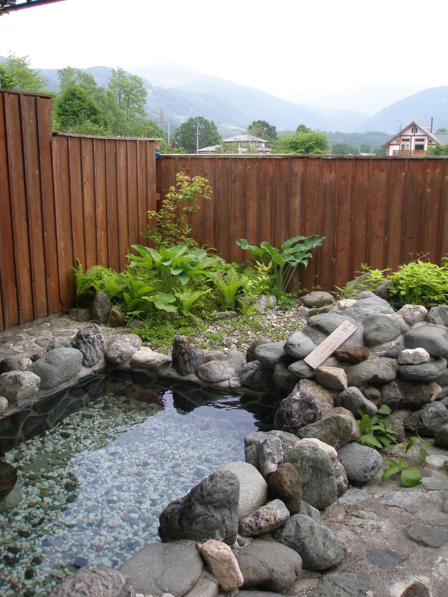 Alpine Wind Bed and Breakfast Hakuba Exteriör bild