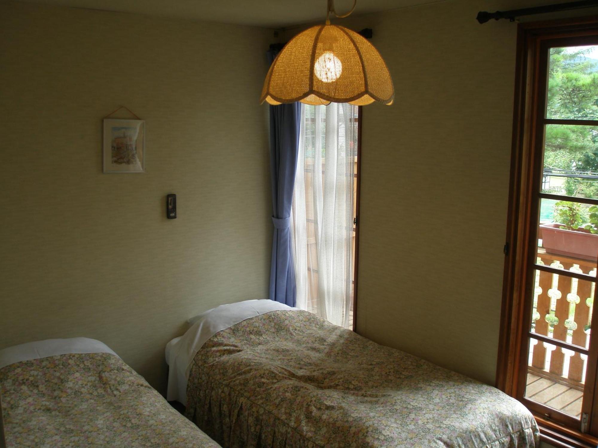 Alpine Wind Bed and Breakfast Hakuba Exteriör bild