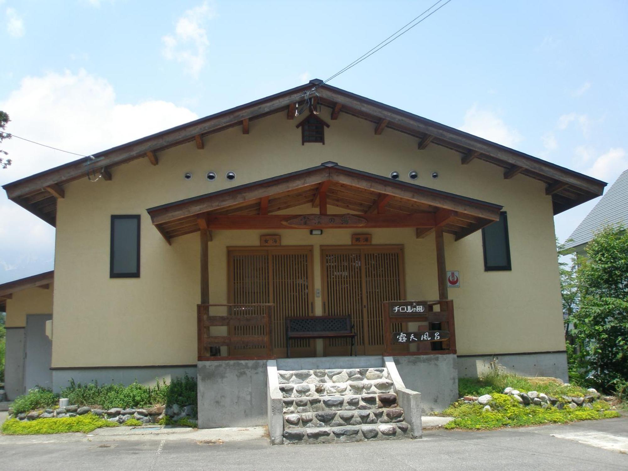 Alpine Wind Bed and Breakfast Hakuba Exteriör bild