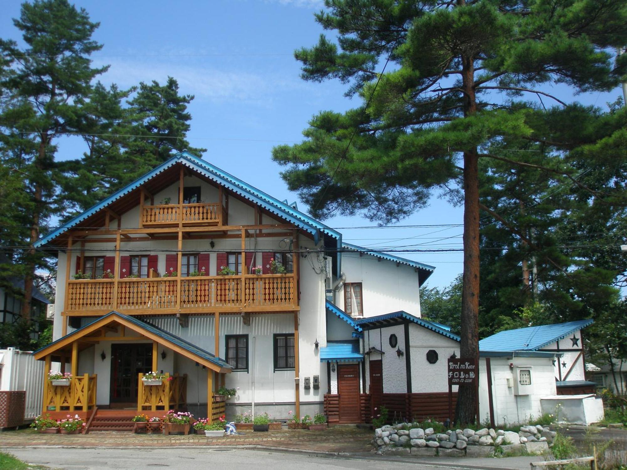 Alpine Wind Bed and Breakfast Hakuba Exteriör bild