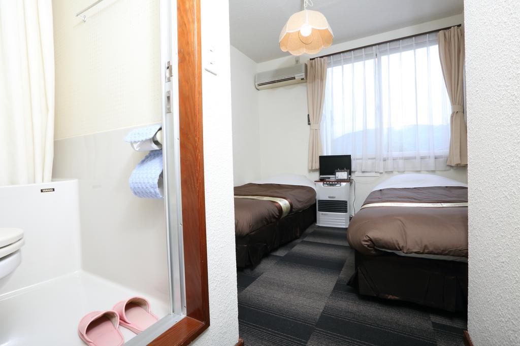 Alpine Wind Bed and Breakfast Hakuba Rum bild
