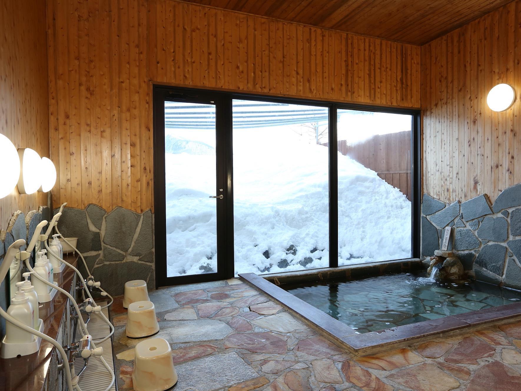 Alpine Wind Bed and Breakfast Hakuba Exteriör bild