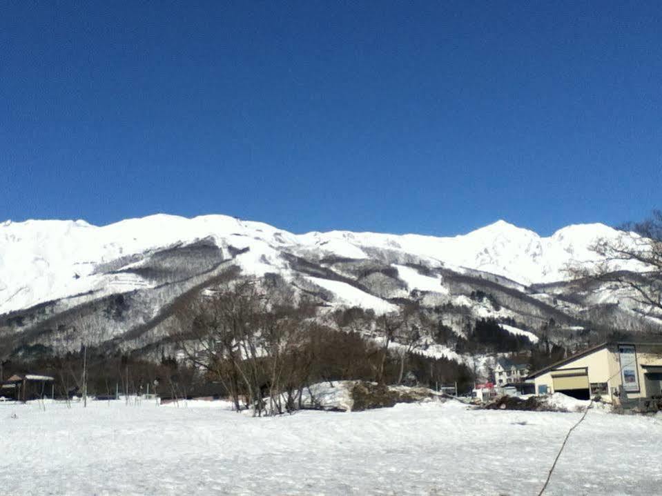 Alpine Wind Bed and Breakfast Hakuba Exteriör bild